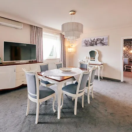 Bialy Dom Henlex Restauracja Hotel 3*