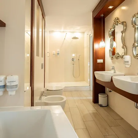 Hotel Bialy Dom Henlex Restauracja 3*