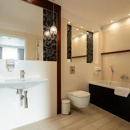 Bialy Dom Henlex Restauracja 3*