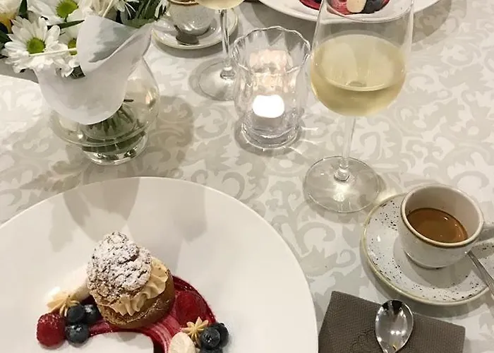 Bialy Dom Henlex Restauracja Hotel 3*