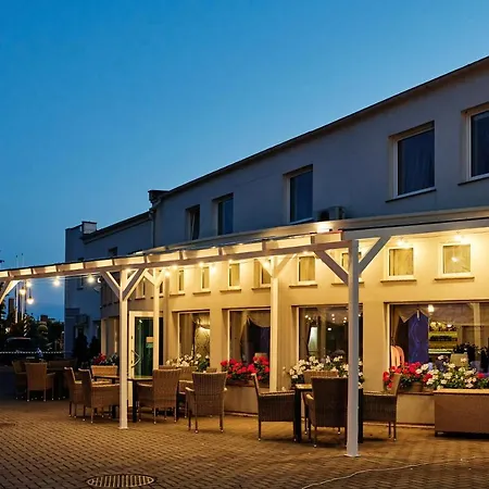Bialy Dom Henlex Restauracja Готель 3*