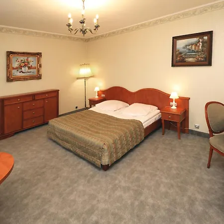 Bialy Dom Henlex Restauracja Hotel