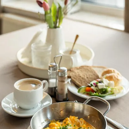 Bialy Dom Henlex Restauracja Hotel 3*