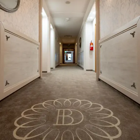 호텔 Bialy Dom Henlex Restauracja 3*