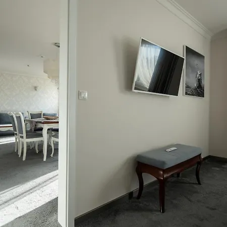 Bialy Dom Henlex Restauracja Hotel 3*