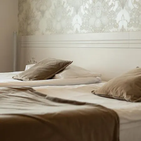 Bialy Dom Henlex Restauracja 호텔 3*