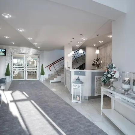 Bialy Dom Henlex Restauracja Готель