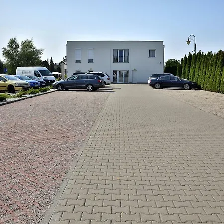 Bialy Dom Henlex Restauracja Szálloda 3*