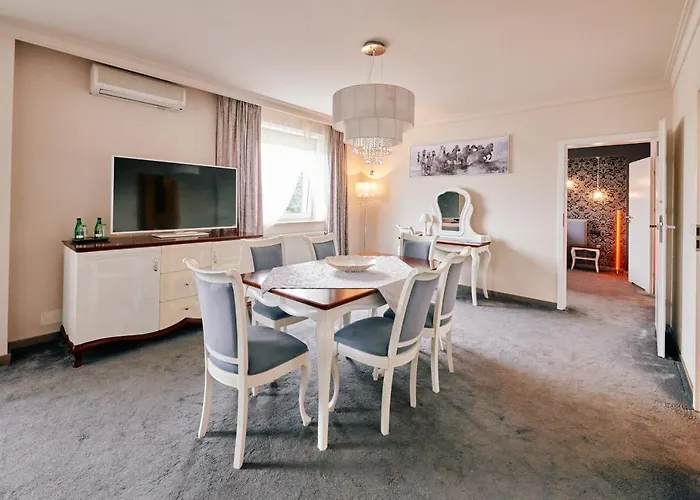 Bialy Dom Henlex Restauracja Hotel 3*