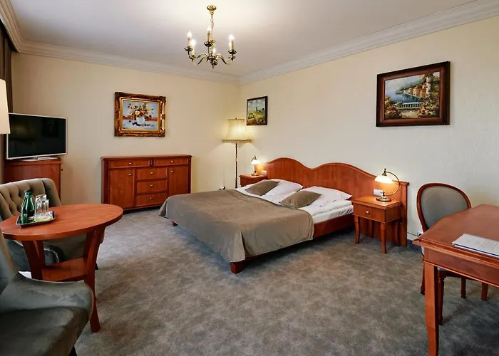 Hotel Bialy Dom Henlex Restauracja 3*