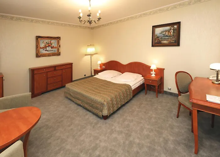 Bialy Dom Henlex Restauracja Hotel